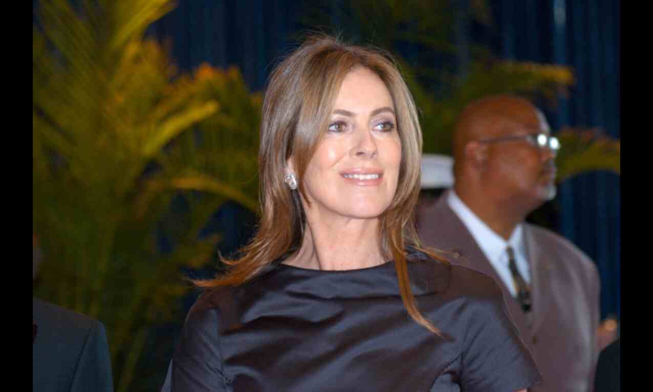 Kathryn Bigelow to direct Netflixs adaptation of novel Aurora Kathryn Bigelow to direct Netflixs adaptation of novel Aurora
