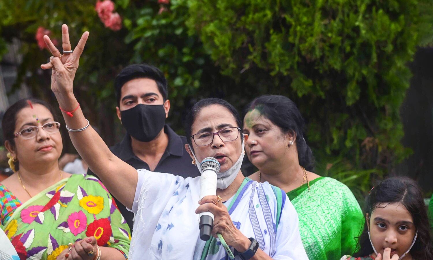 Mamata wishes people on Navratri