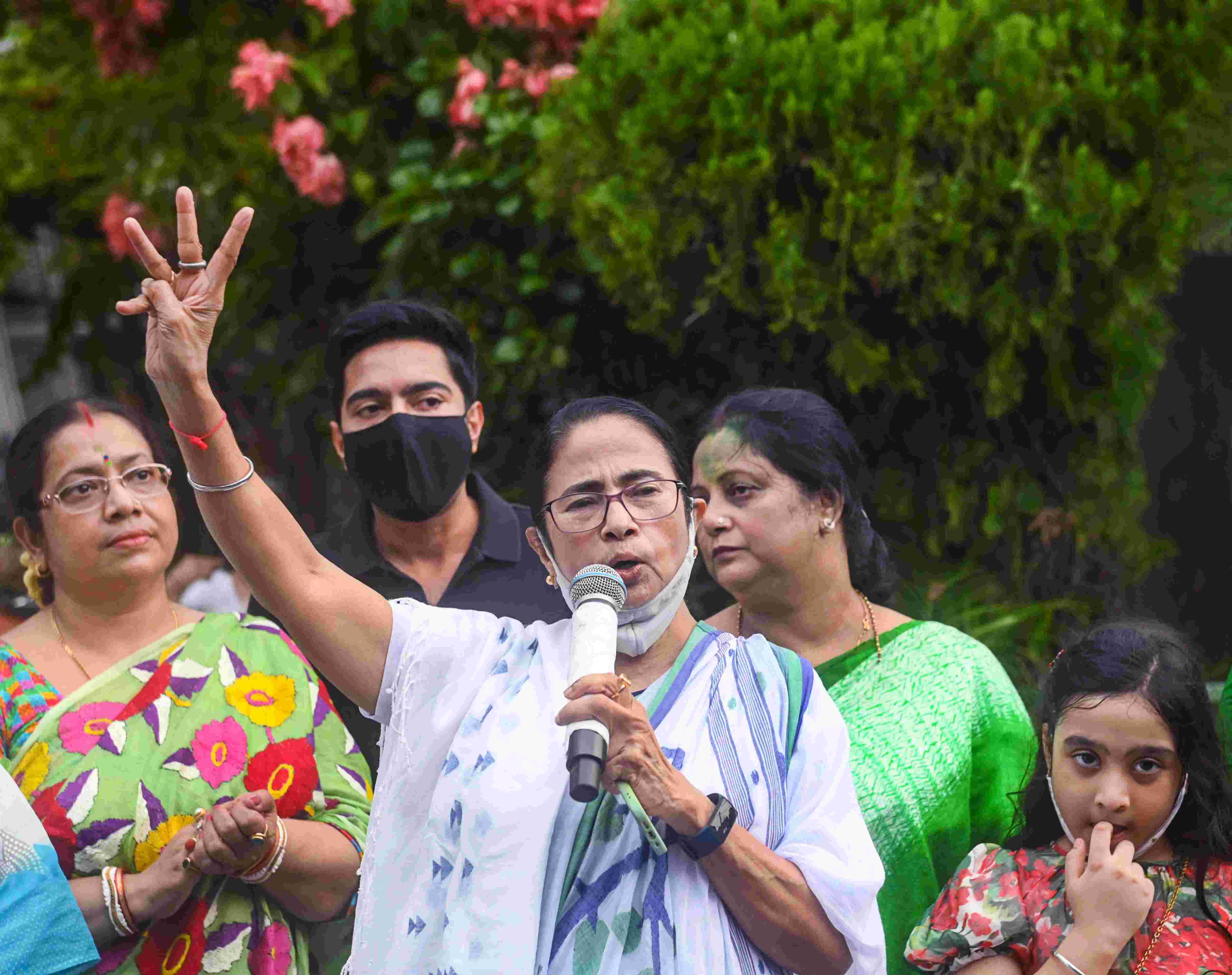 Mamata wishes people on Navratri