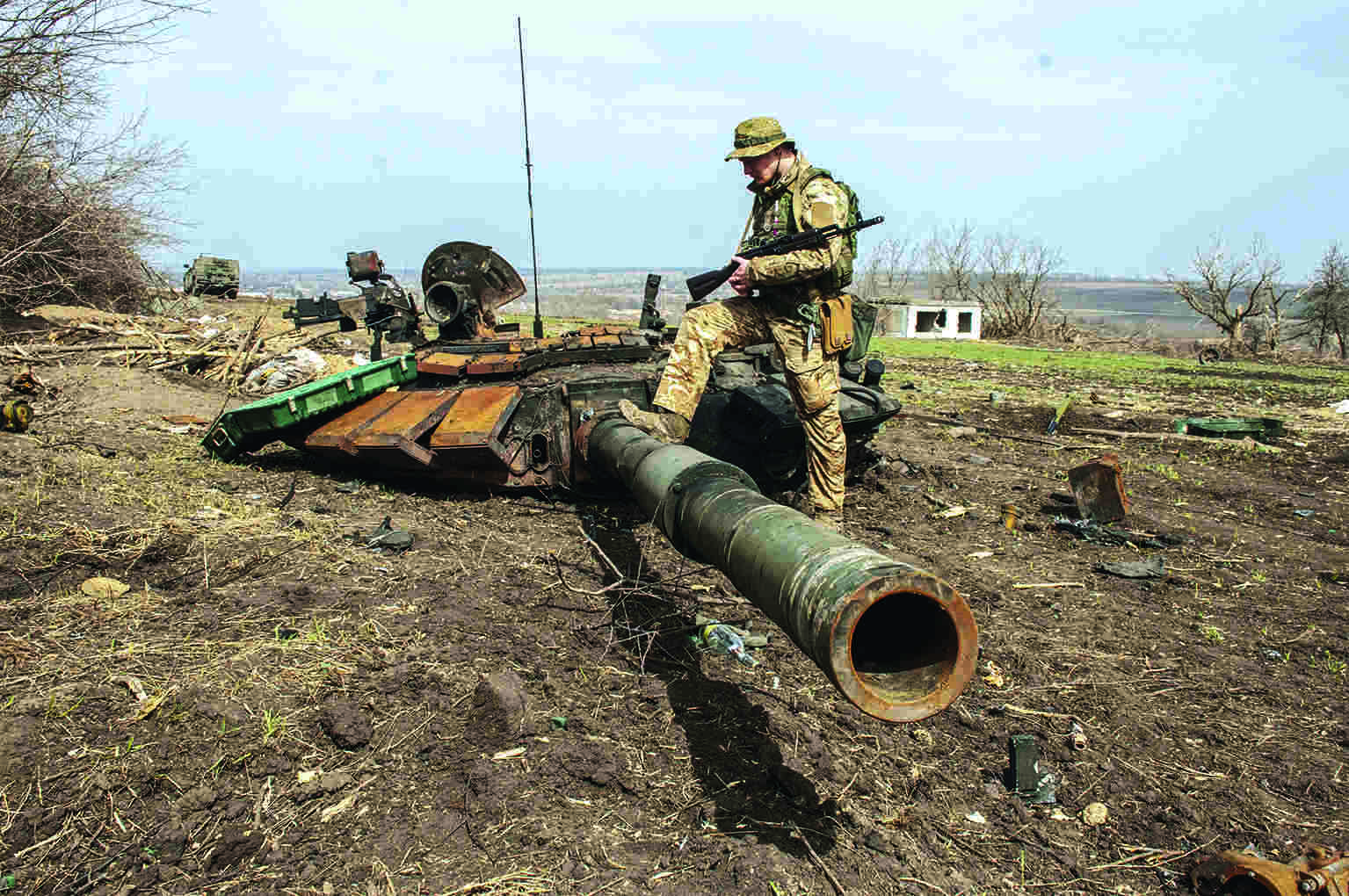 Mines in wake of Russian retreat keep Kyiv unsafe, says Zelenskyy Mines in wake of Russian retreat keep Kyiv unsafe, says Zelenskyy