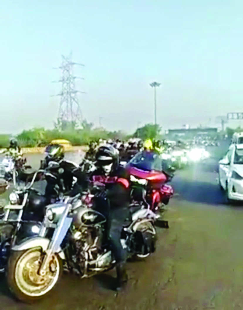 Noida police cracks down on bikers who came to race on Yamuna Expressway from three bordering areas