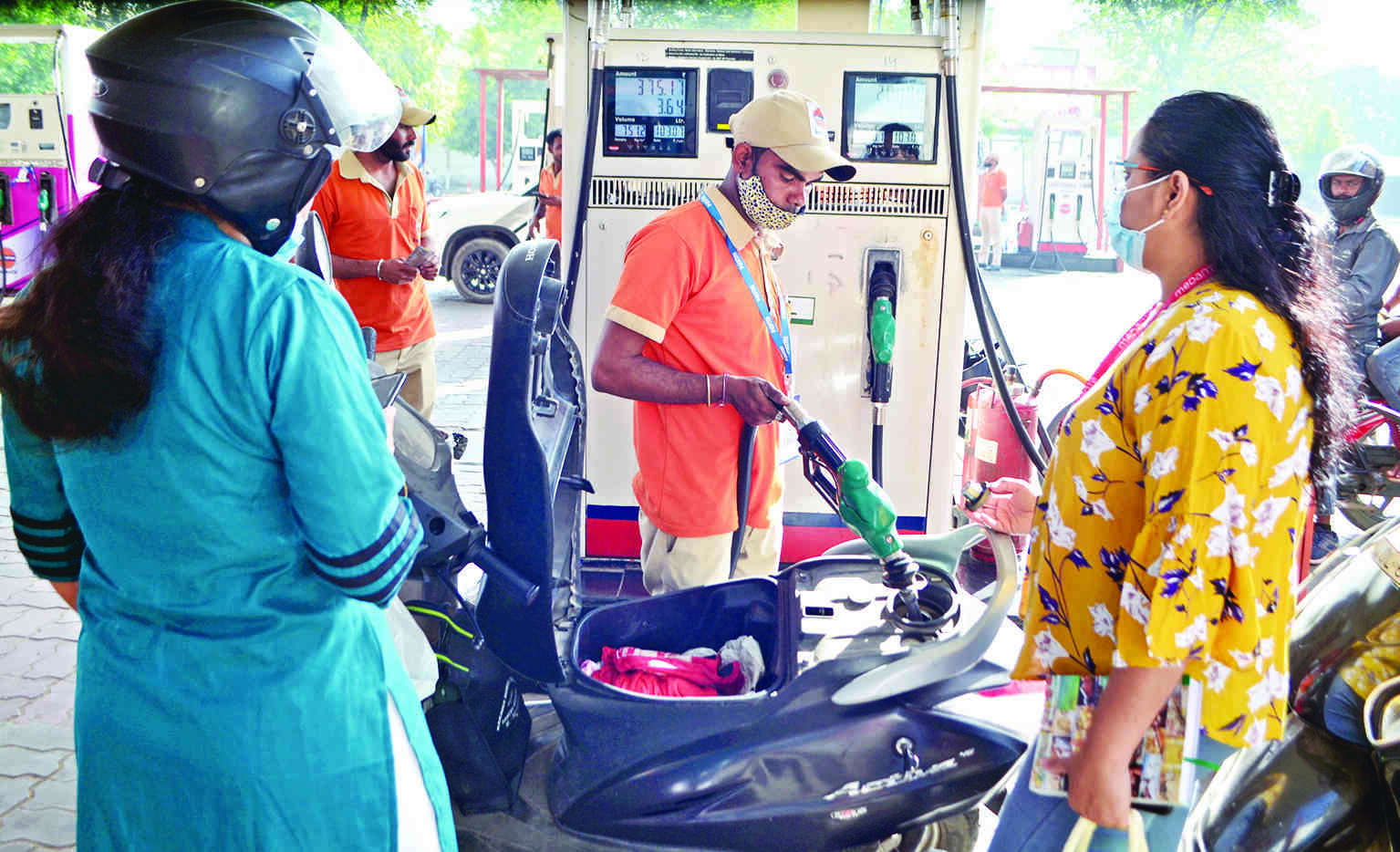 Petrol prices up by 5% as against 50% in developed nations: Puri Petrol prices up by 5% as against 50% in developed nations: Puri