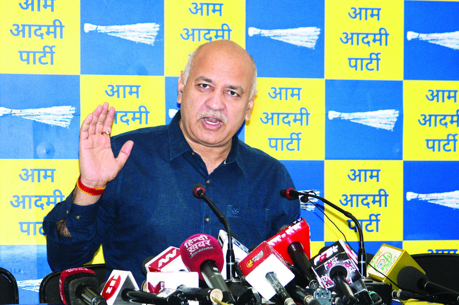 BJP wary of AAP, wants Anurag Thakur as new Himachal CM: Sisodia