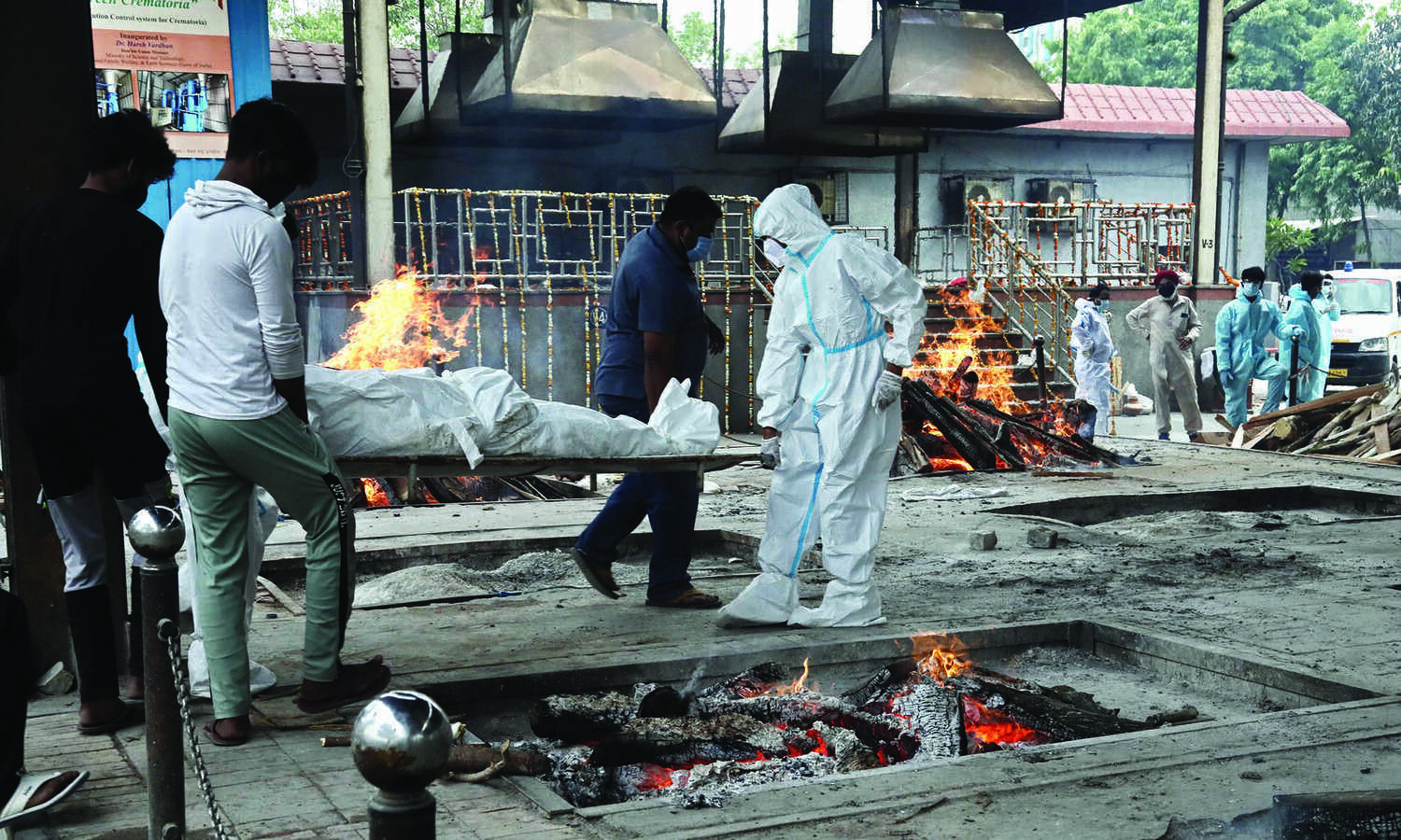 Study links unusually high pollution, biofuel burning   in Delhis crematoria at peak of second Covid wave