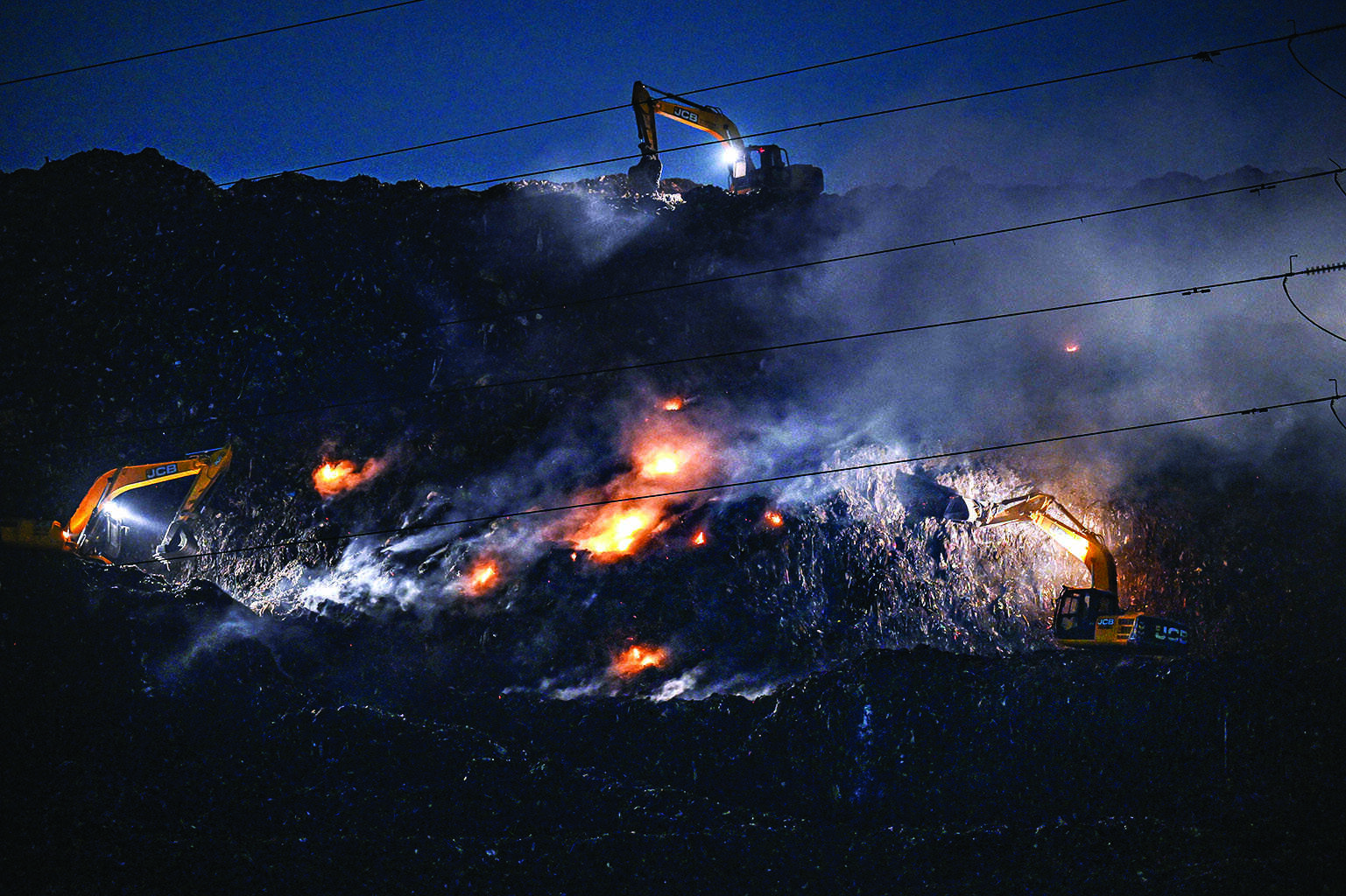 Another fire at Ghazipur landfill site  & AAP again targets BJP-run MCD