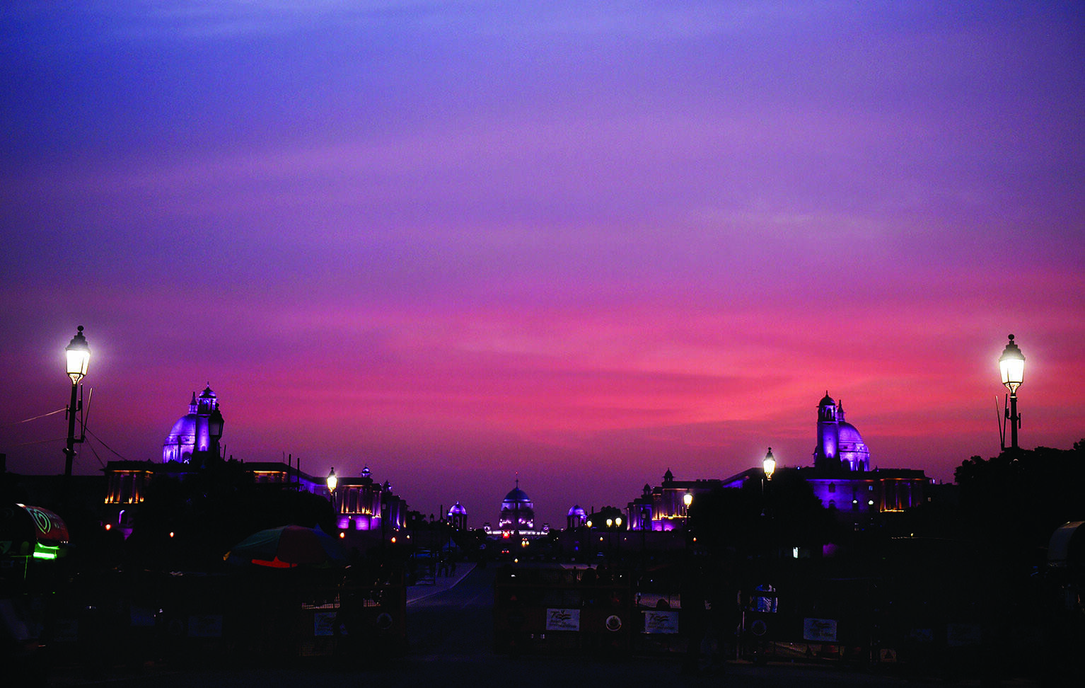 Cloudy sky brings relief from heat in Delhi Cloudy sky brings relief from heat in Delhi