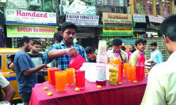 Sharbat sellers in trouble as lemon cost jumps to Rs 10/piece Sharbat sellers in trouble as lemon cost jumps to Rs 10/piece