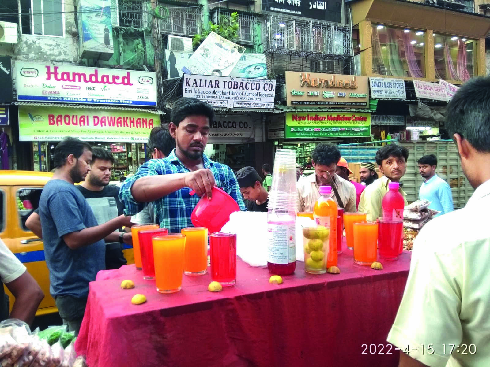 Sharbat sellers in trouble as lemon cost jumps to Rs 10/piece Sharbat sellers in trouble as lemon cost jumps to Rs 10/piece