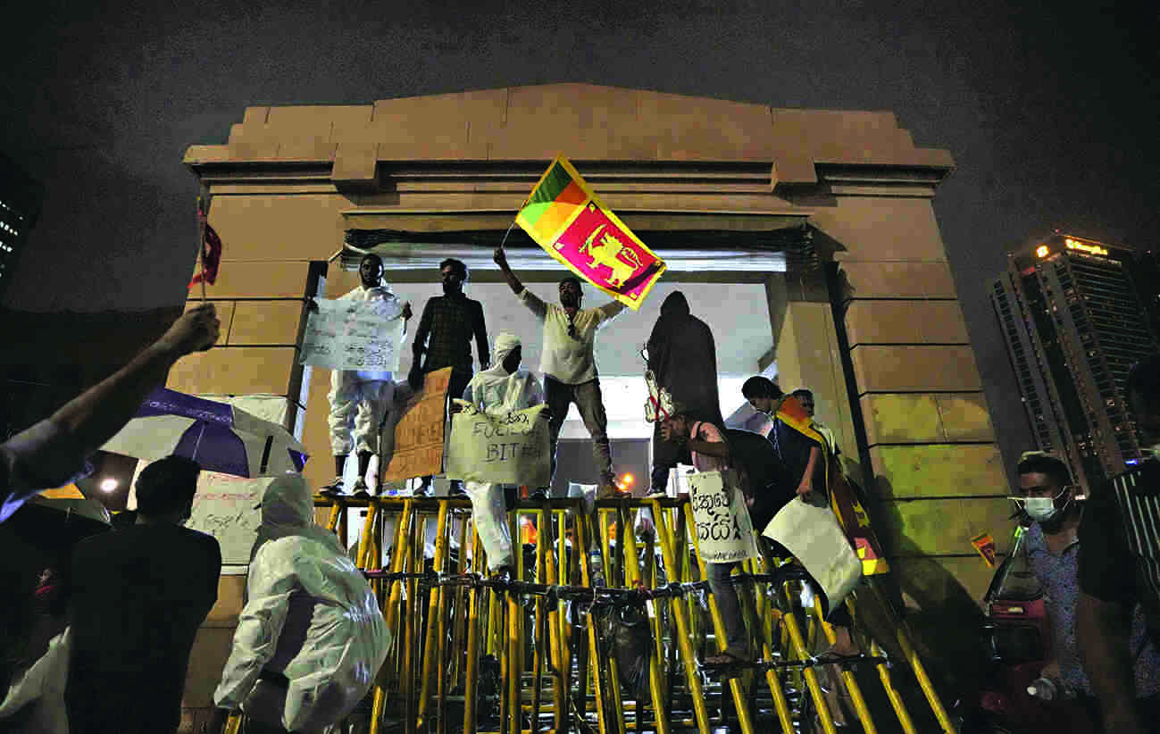 Sri Lankan Army vows to safeguard Constitution