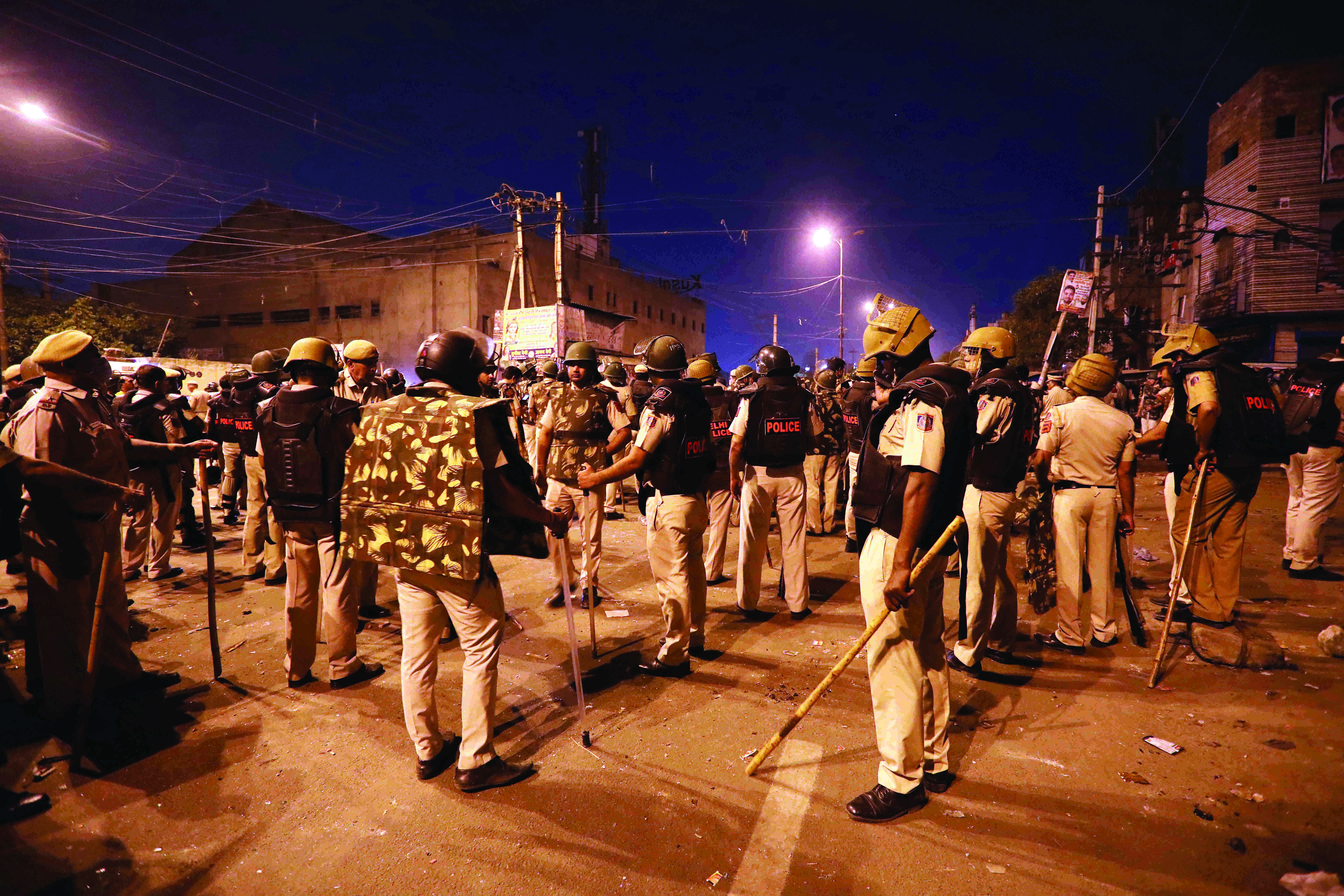 Cops injured, vehicles torched as violence breaks out during Hanuman Jayanti rally in Jahangirpuri Cops injured, vehicles torched as violence breaks out during Hanuman Jayanti rally in Jahangirpuri