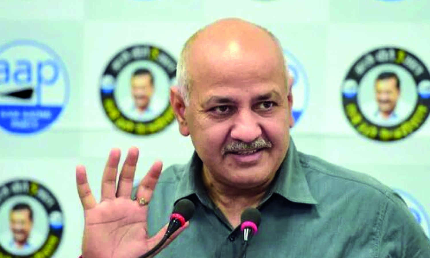 No desks for students in some Gujarat schools, says Sisodia ahead of PMs visit