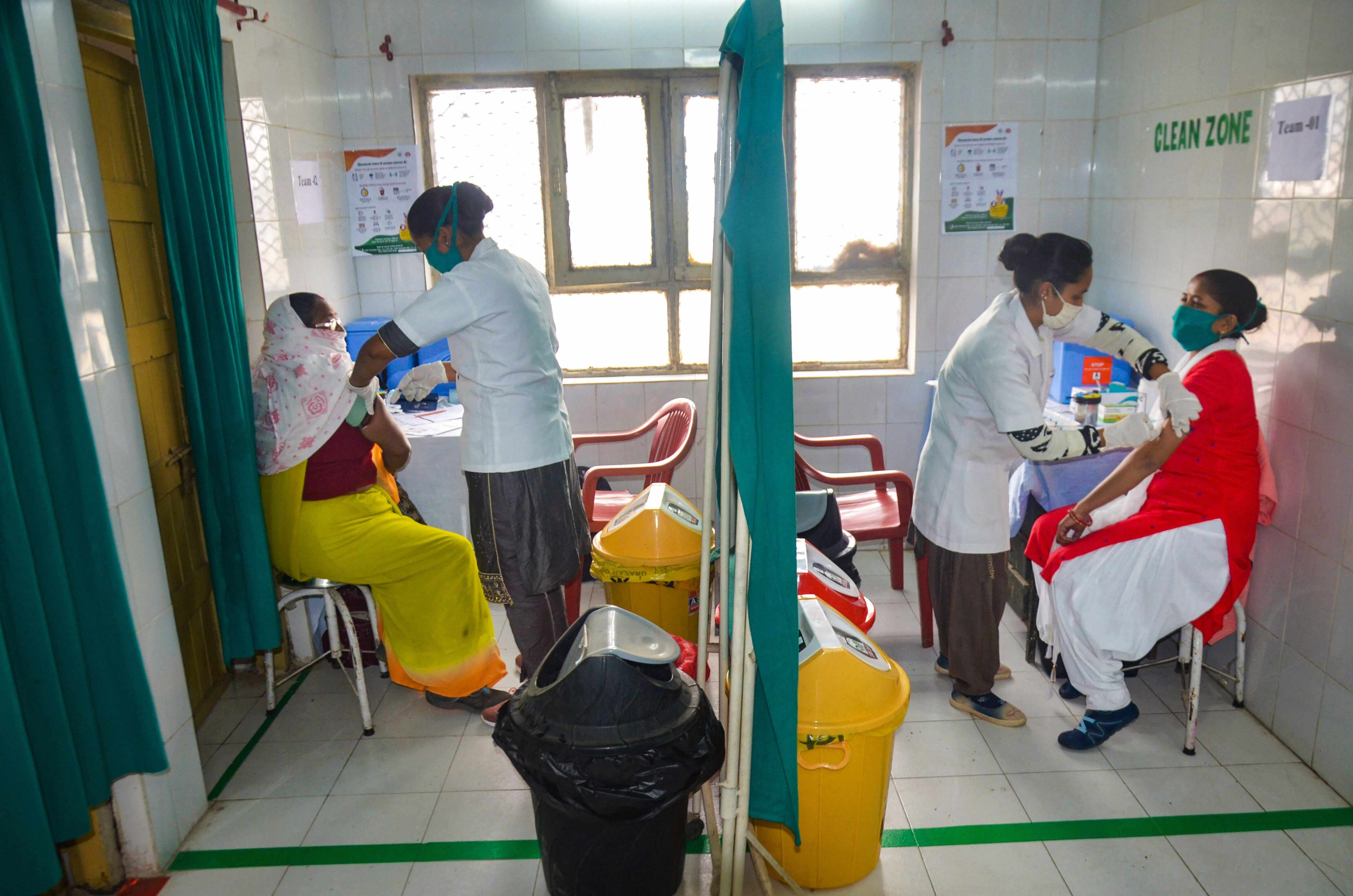 Active COVID-19 cases in country decline to 11,542