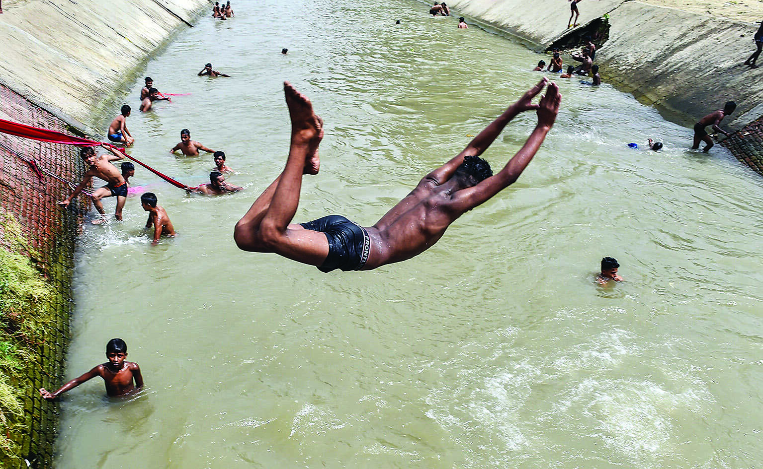 Cloudy weather & strong winds bring mercury down to 35.2 deg Celsius — to rise by next week Cloudy weather & strong winds bring mercury down to 35.2 deg Celsius — to rise by next week