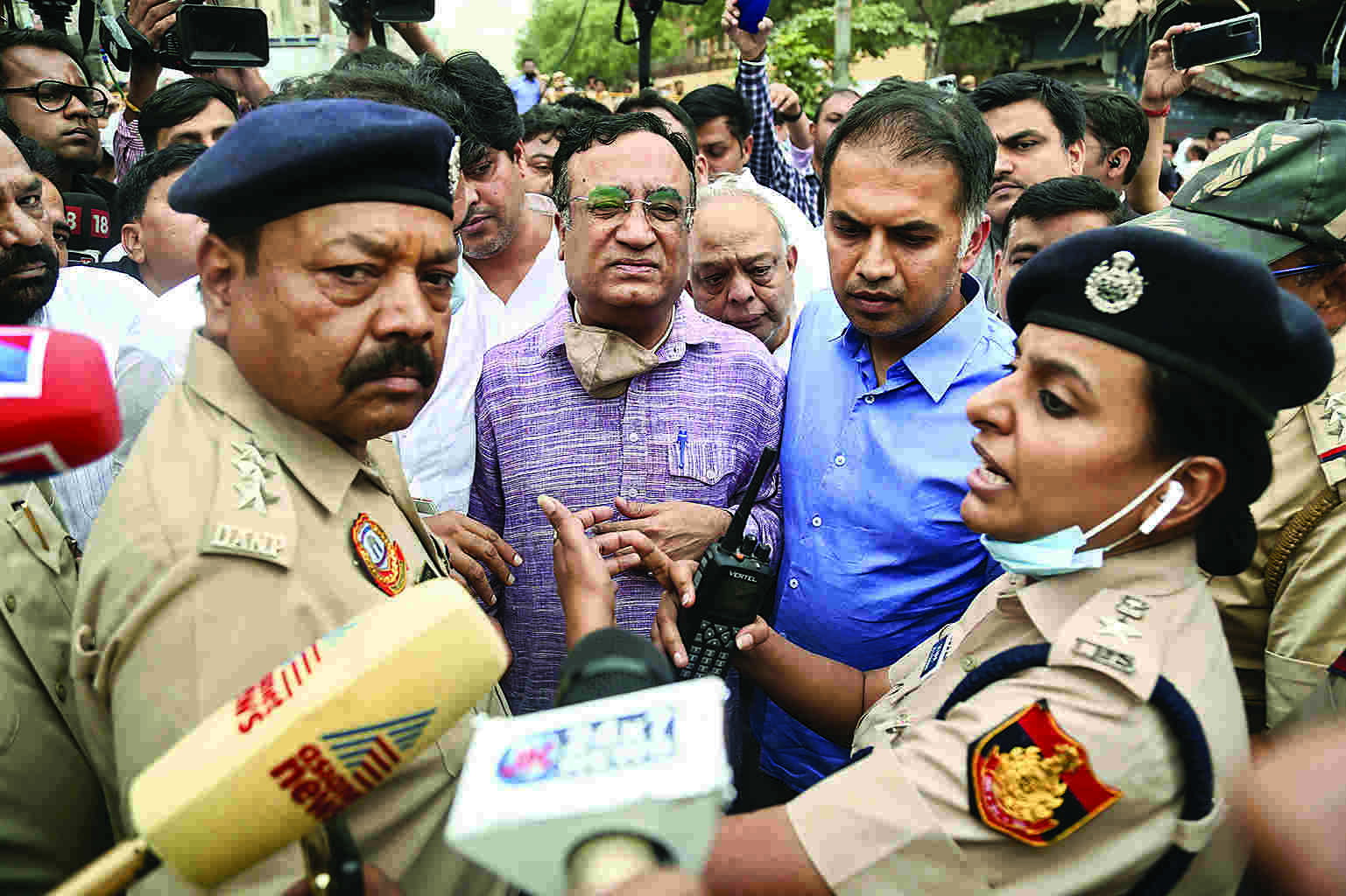 AAP, BJP spar over Jahangirpuri, Cong reaches demolition site AAP, BJP spar over Jahangirpuri, Cong reaches demolition site