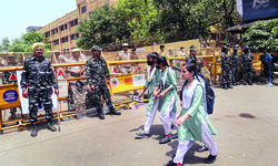 Police stop Oppn leaders from meeting victims, their families