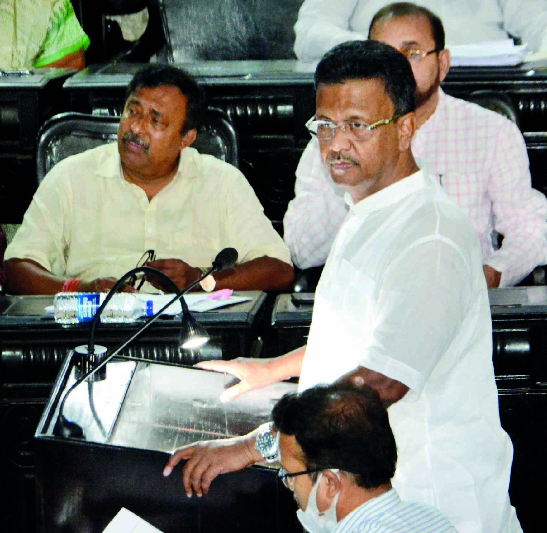 Illegal parking to be removed around Jorasanko for Rabindra Jayanti: Mayor Illegal parking to be removed around Jorasanko for Rabindra Jayanti: Mayor