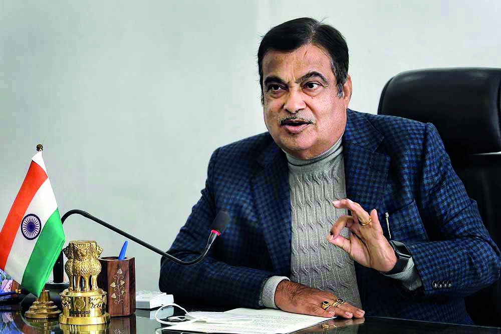 Gadkari announces road project worth Rs 10,000 crore for Maha