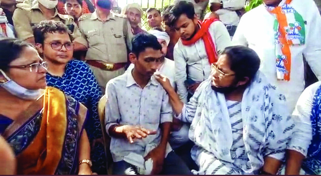Prayagraj killings: TMC team meets kin, says 2 victims were sexually assaulted Prayagraj killings: TMC team meets kin, says 2 victims were sexually assaulted