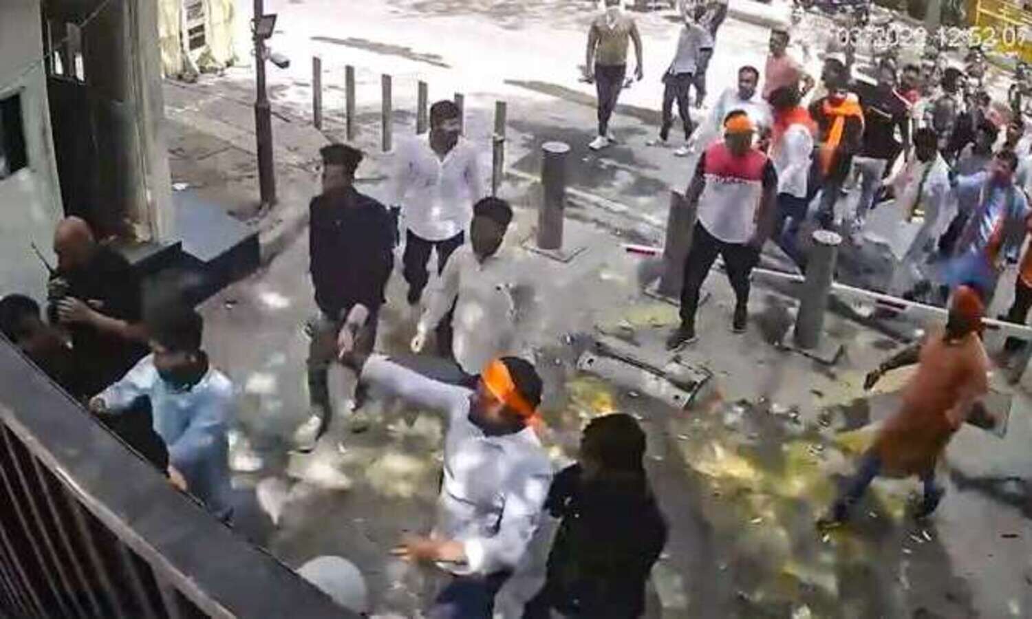 Vandalism outside CM residence: HC seeks report from CP, says bandobast inadequate