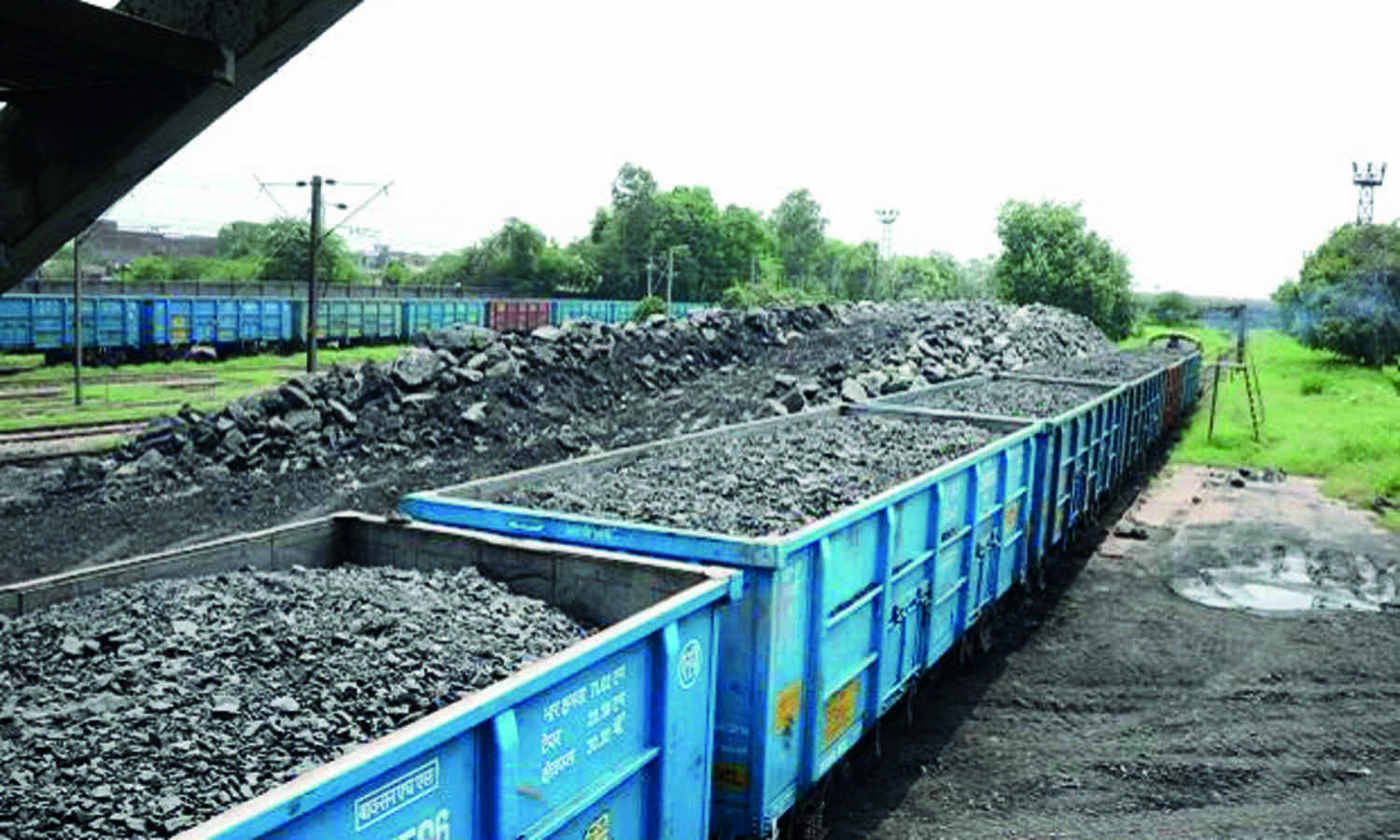 Power, Railways ministers discuss rakes availability