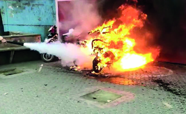 Fire in EV: Gadkari urges cos to recall all defective vehicles Fire in EV: Gadkari urges cos to recall all defective vehicles