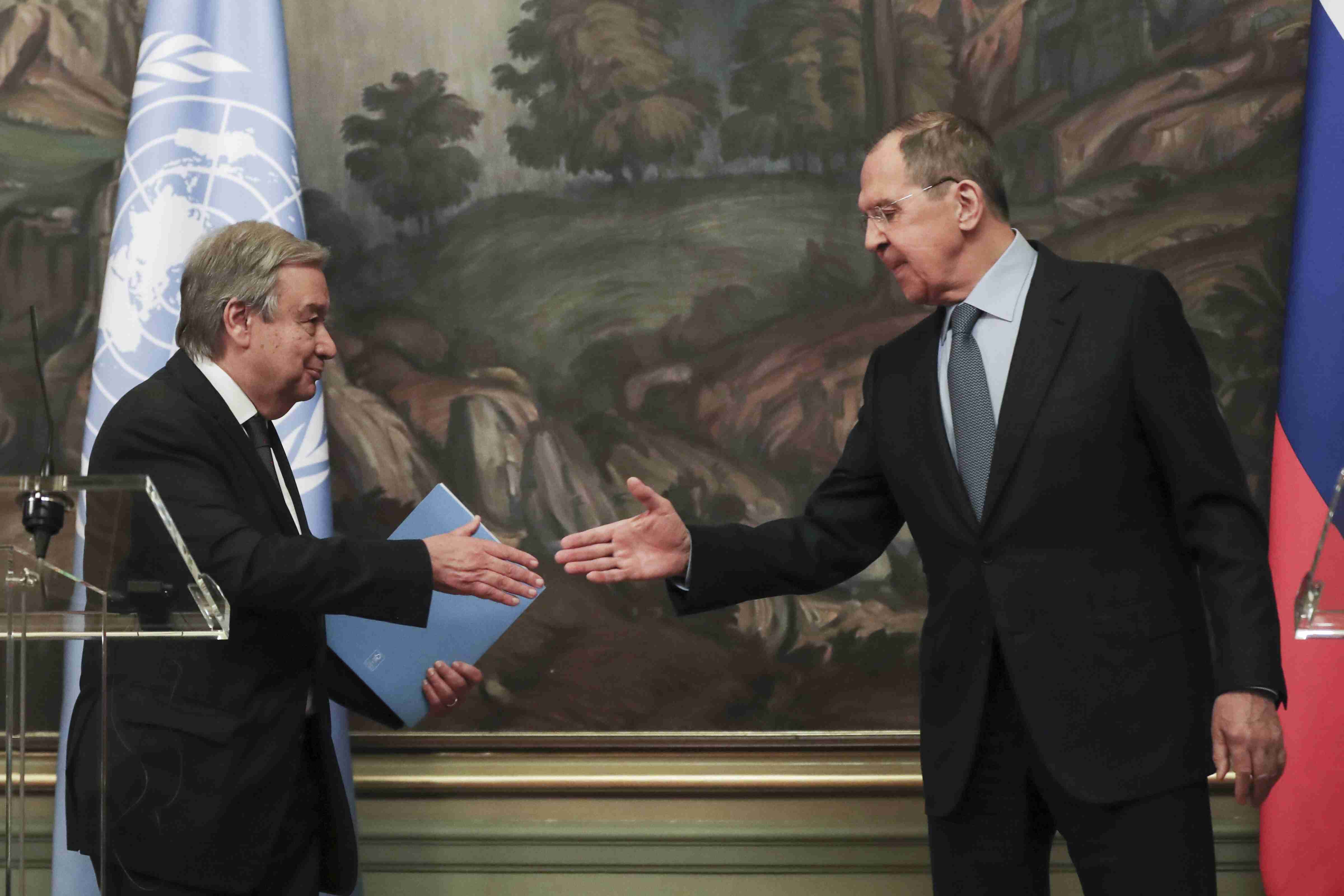 Russia pounds eastern Ukraine Russia pounds eastern Ukraine