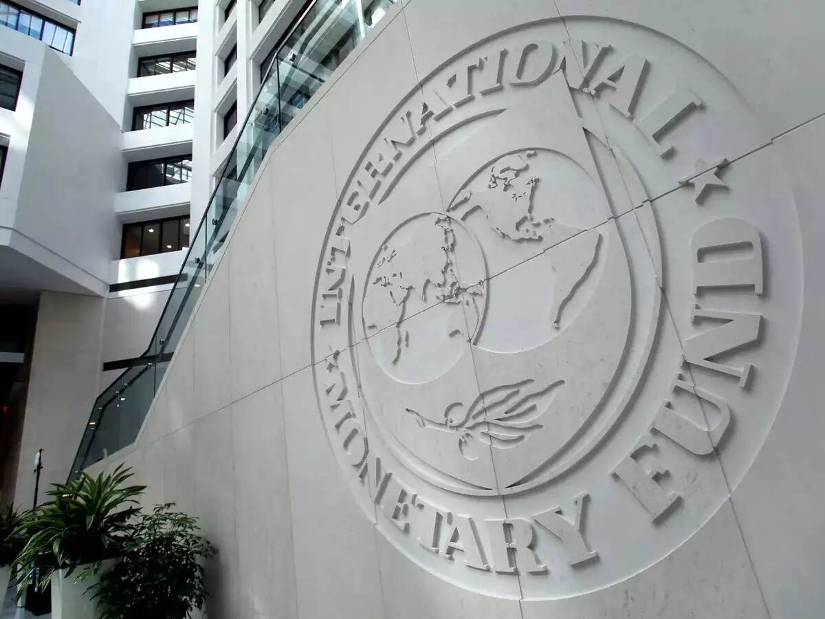 IMF sees bumper year for Arab oil producers, risk for others