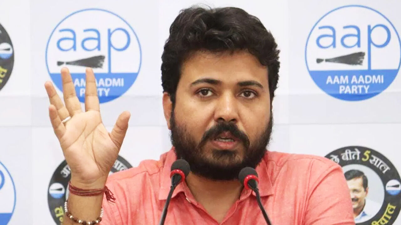 MCDs look for encroachment, AAP protests BJPs extortion MCDs look for encroachment, AAP protests BJPs extortion