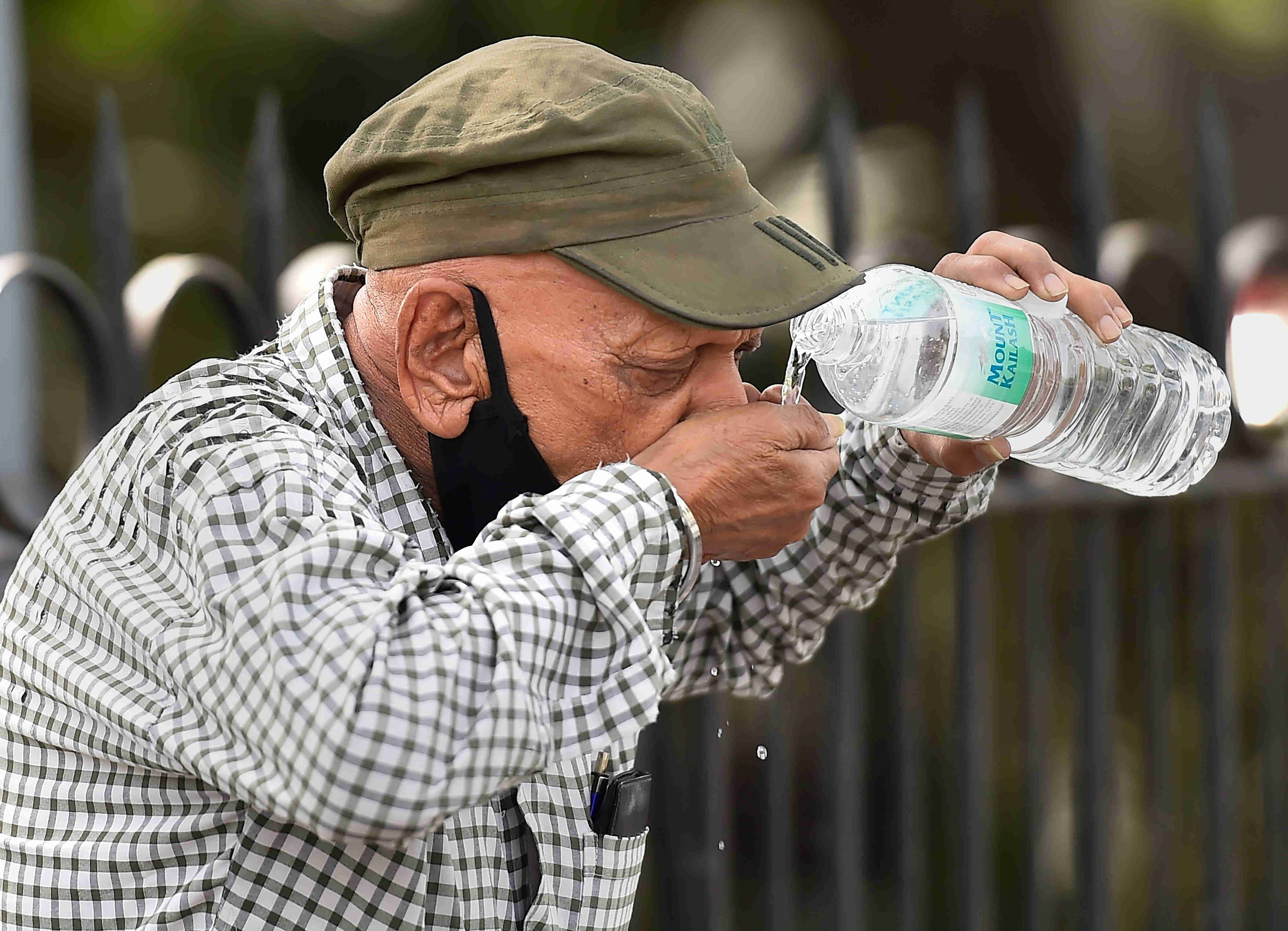 Delhi govt ups water supply to meet growing demand Delhi govt ups water supply to meet growing demand