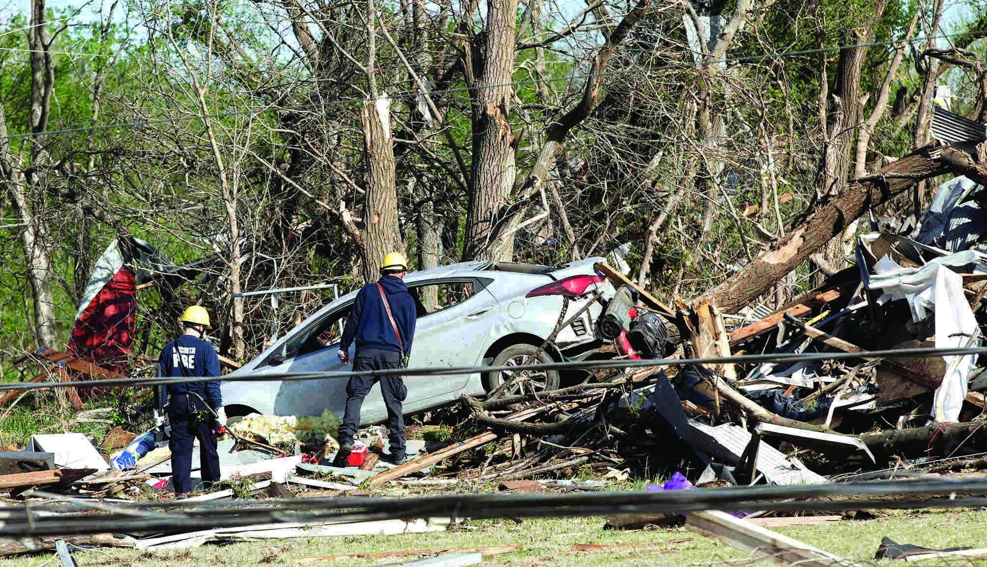 Suspected tornado rips through Kansas, causes severe damage Suspected tornado rips through Kansas, causes severe damage