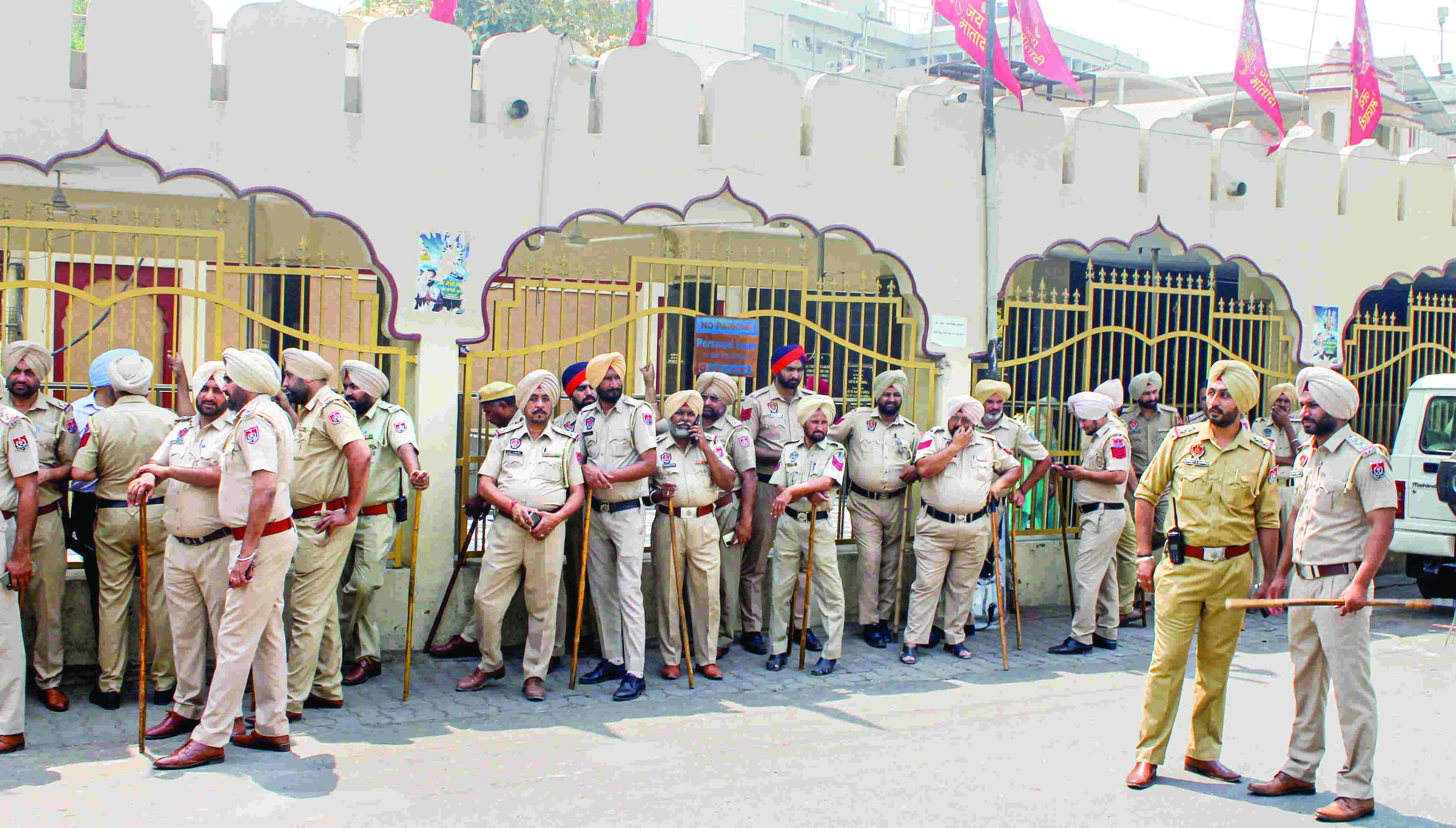 3 senior police officers shunted out 3 senior police officers shunted out