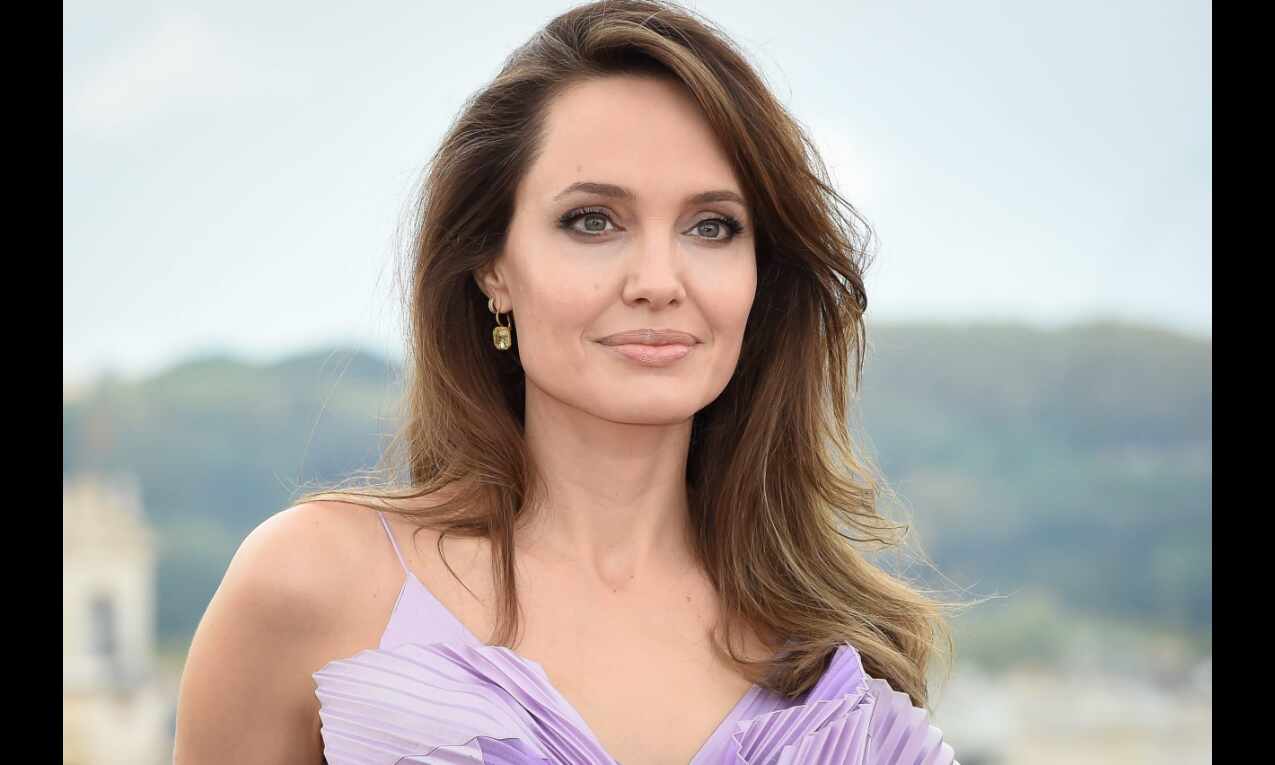 Angelina Jolie makes surprise Ukraine visit, meets children Angelina Jolie makes surprise Ukraine visit, meets children
