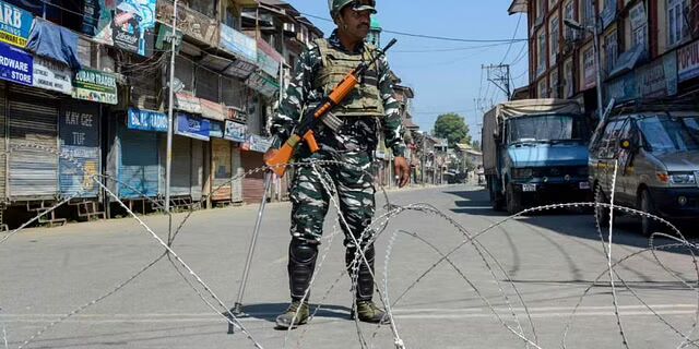 Kashmiri youths travelling to Pakistan on valid visas sneak back in with terrorists; 17 killed so far Kashmiri youths travelling to Pakistan on valid visas sneak back in with terrorists; 17 killed so far