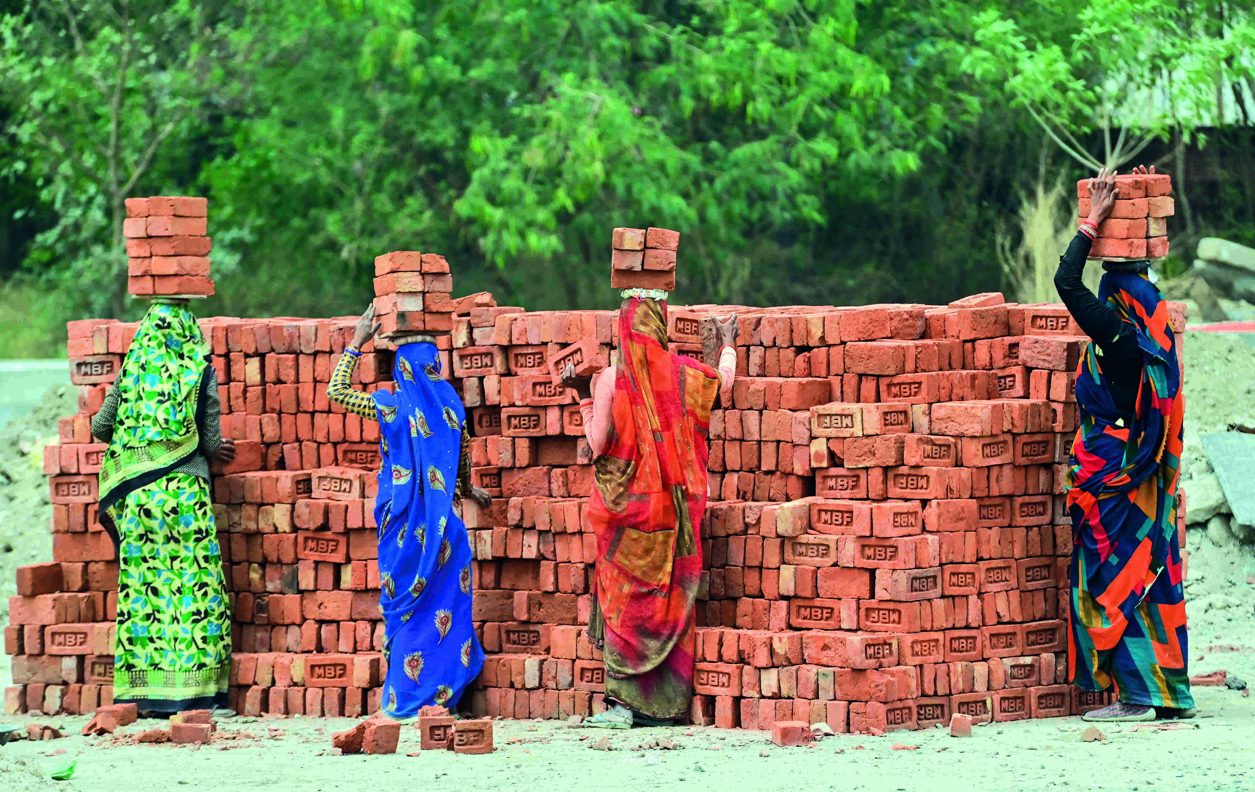 Healthy, thriving India not possible without healthy women workers Healthy, thriving India not possible without healthy women workers