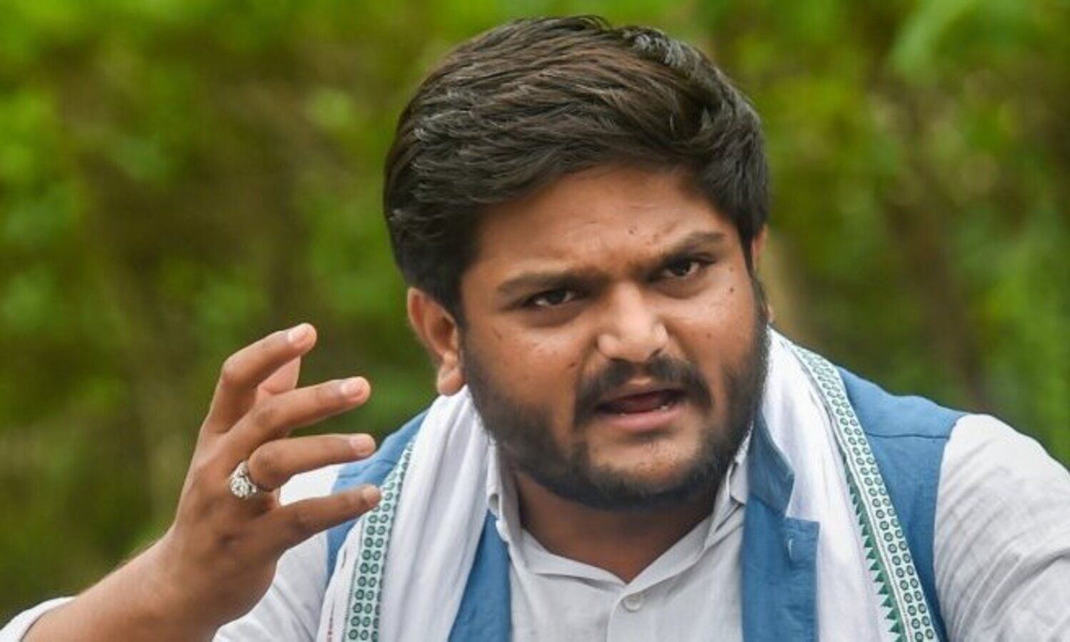 Hardik Patel removes his Gujarat Congress designation, party poll symbol from Twitter profile