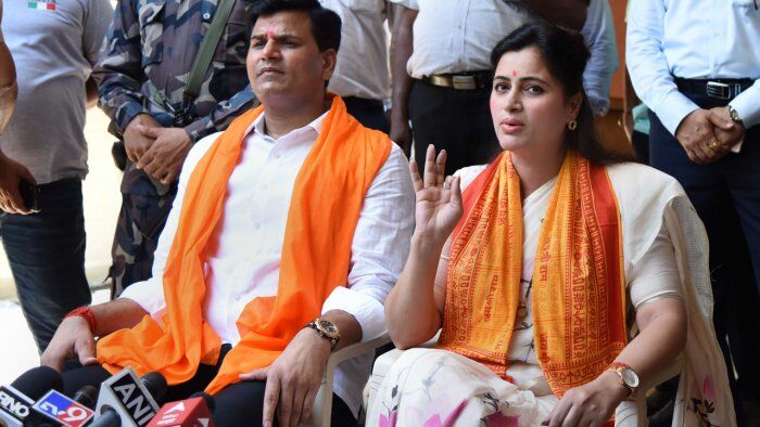 Hanuman Chalisa row: Court order on bail plea of Rana couple now on May 4 Hanuman Chalisa row: Court order on bail plea of Rana couple now on May 4