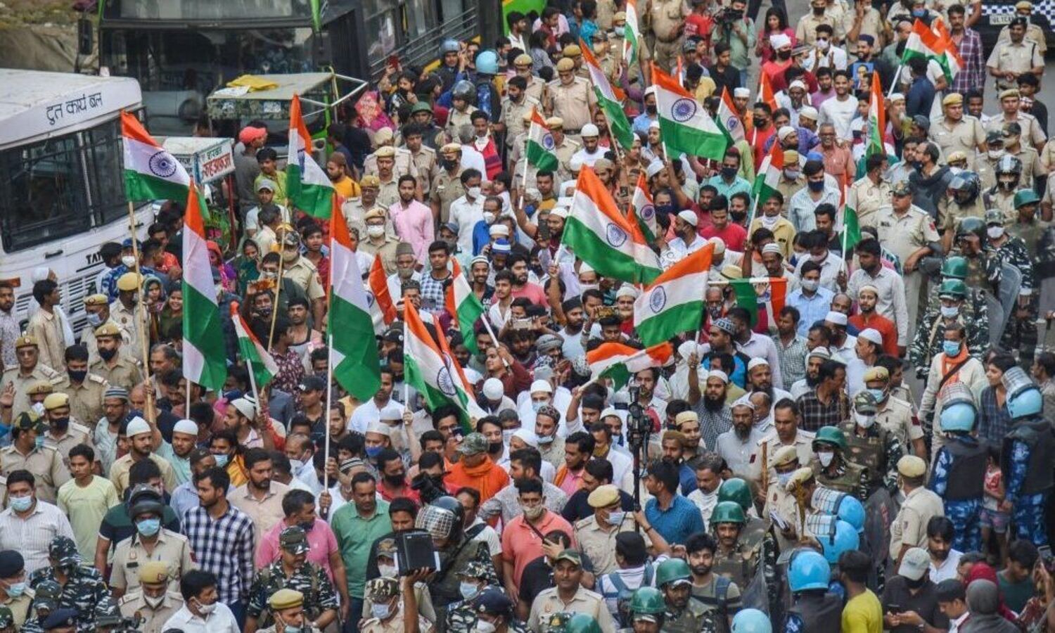 Hindus, Muslims celebrate Eid together in Delhis violence-hit Jahangirpuri