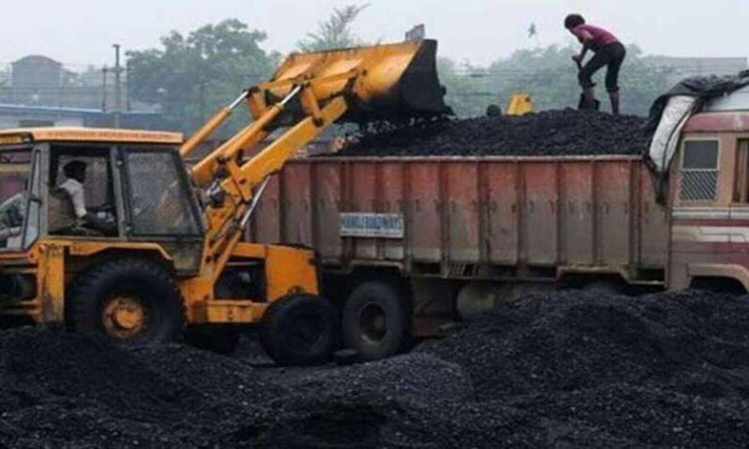 Coal output up 28% in Apr on strong demand