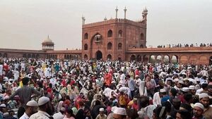 After 2 yrs, scores of devotees throng mosques to offer Eid Namaz After 2 yrs, scores of devotees throng mosques to offer Eid Namaz
