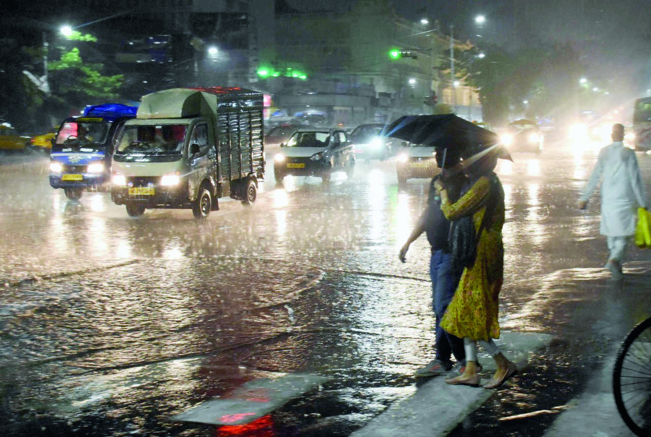 Rainfall with breeze upto 50 kmph in next 48 hrs Rainfall with breeze upto 50 kmph in next 48 hrs