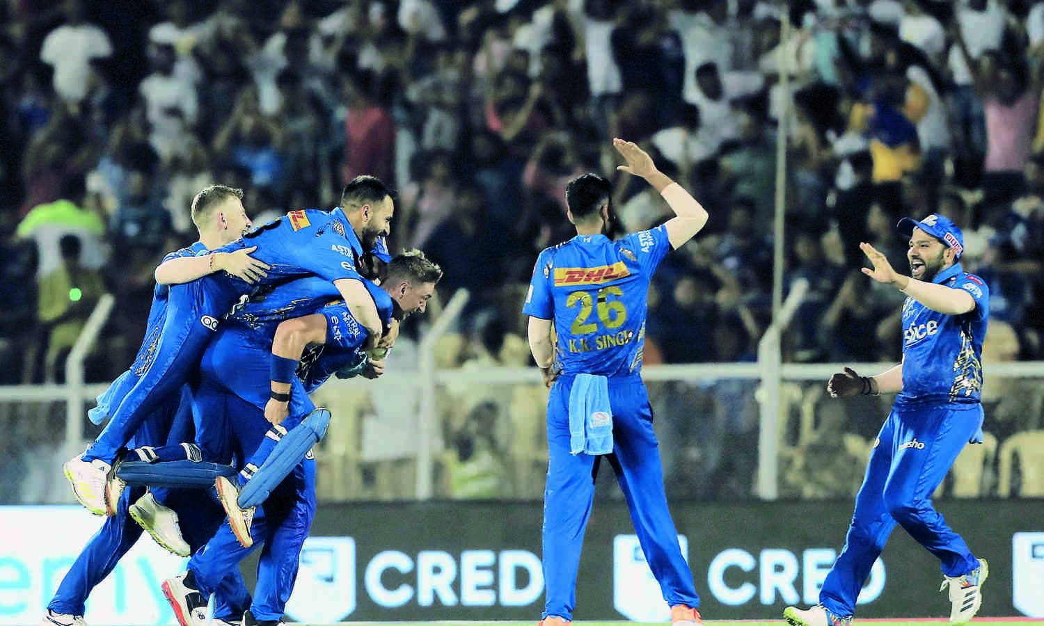 IPL: MI beat Titans by 5 runs