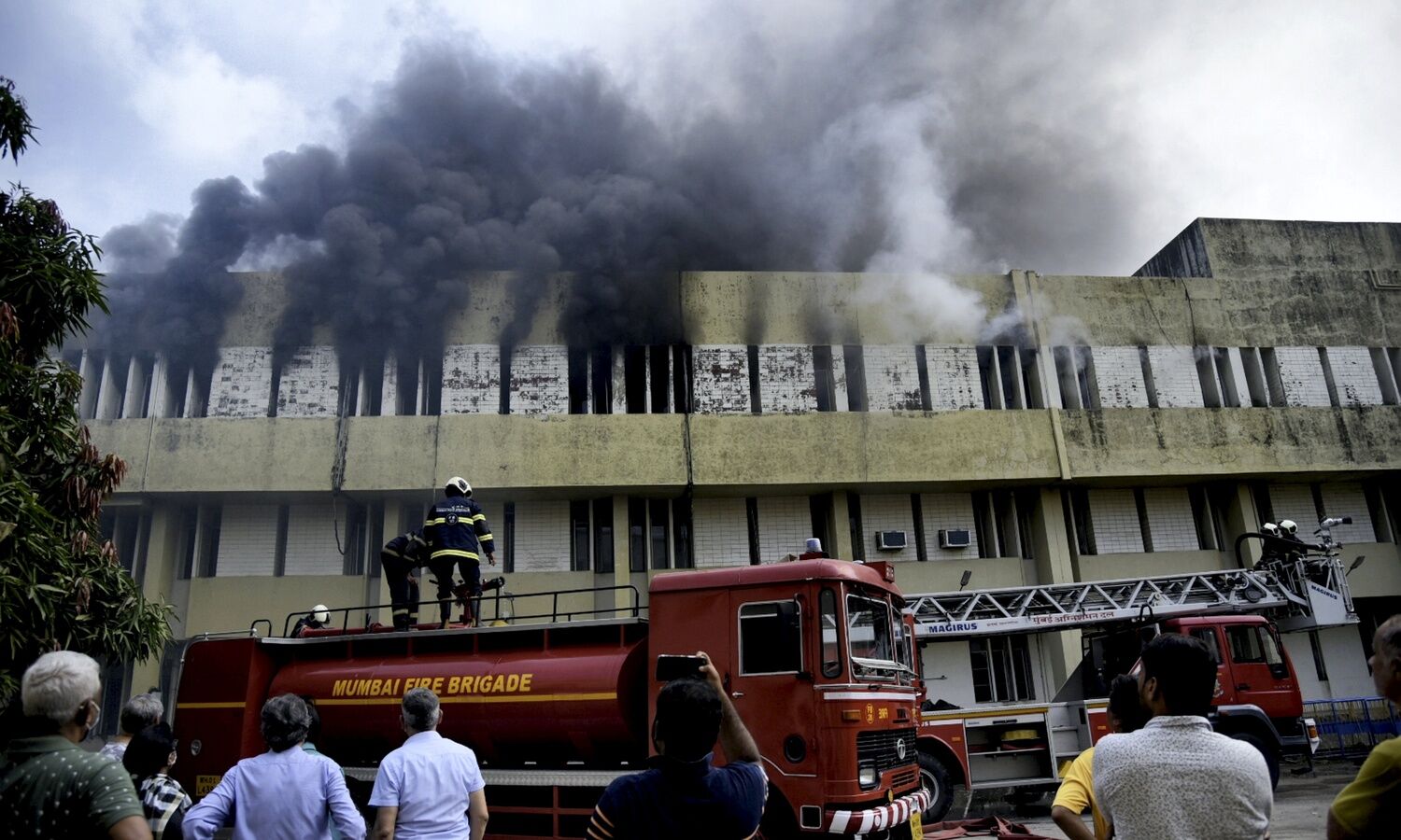 Fire breaks out at LIC office in Mumbais Vile Parle; no casualty reported