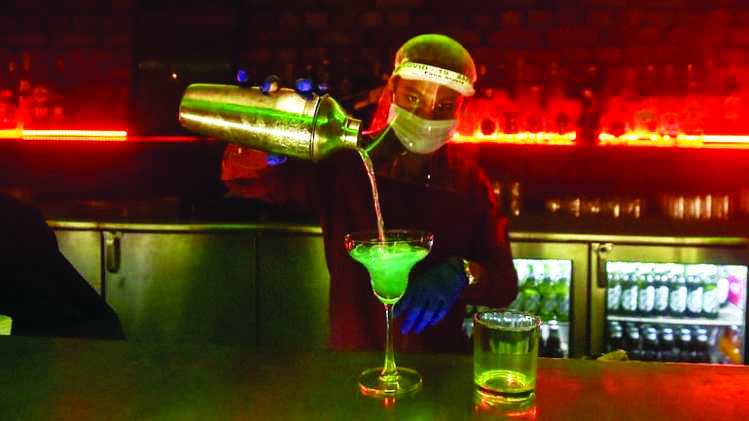 Bar owners hail govts progressive decision on liquor sale till 3 am Bar owners hail govts progressive decision on liquor sale till 3 am