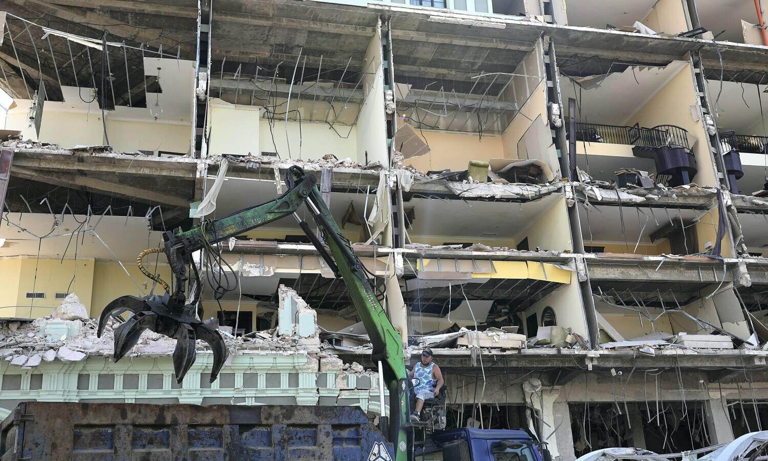 Crews work through 2nd night after Cuba hotel blast kills 27