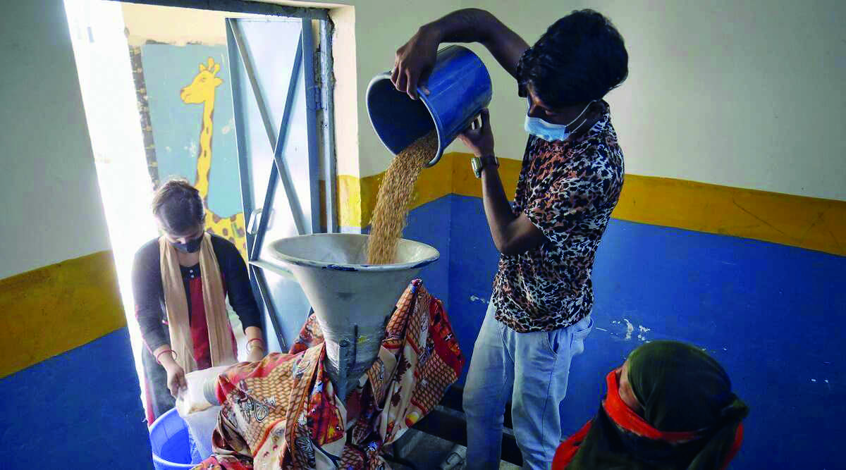 Average retail price of wheat flour rises 13% to `32.91 per kg in one year