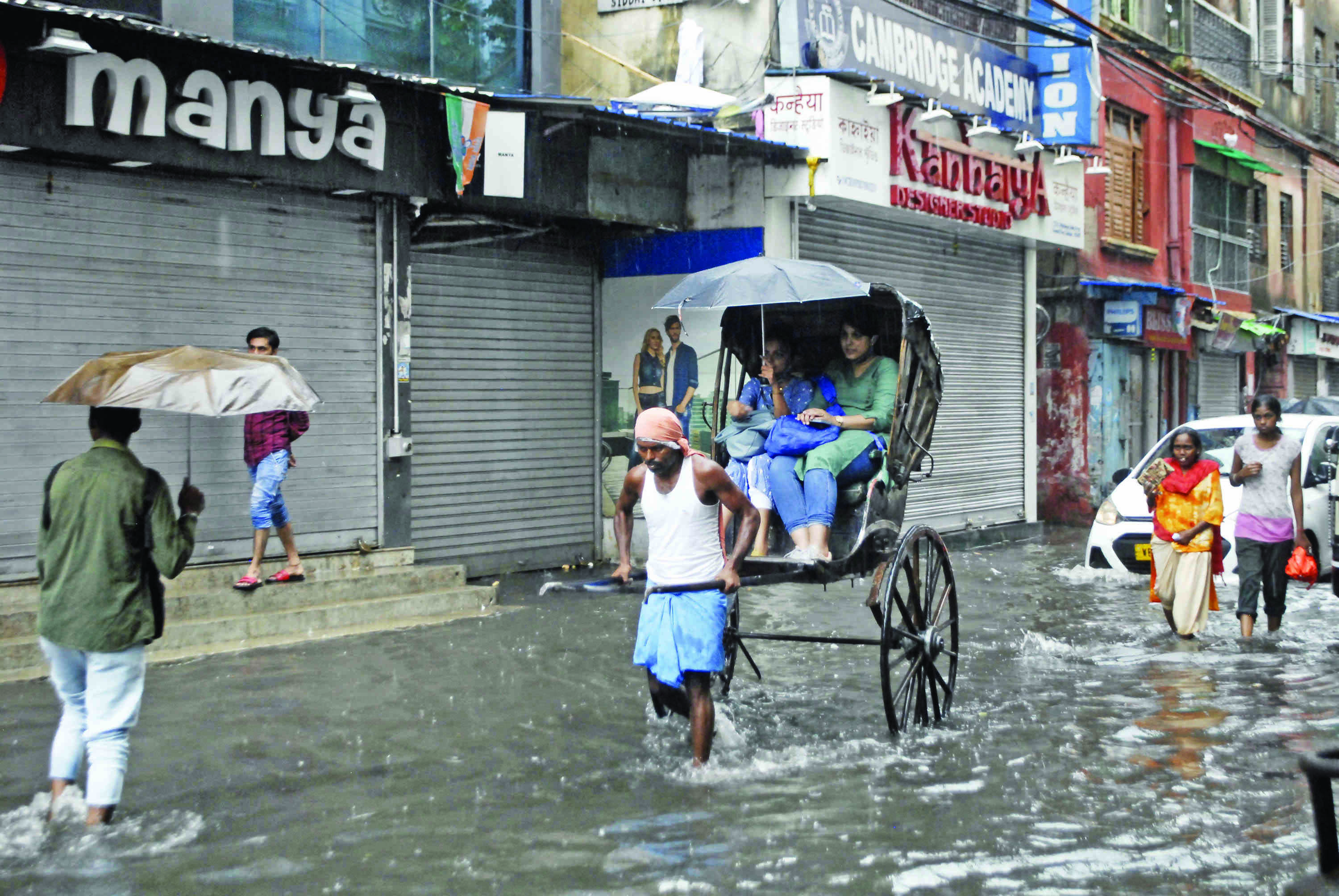 Cyclone Asani: Heavy rains in 48 hrs; Airport put on high alert Cyclone Asani: Heavy rains in 48 hrs; Airport put on high alert