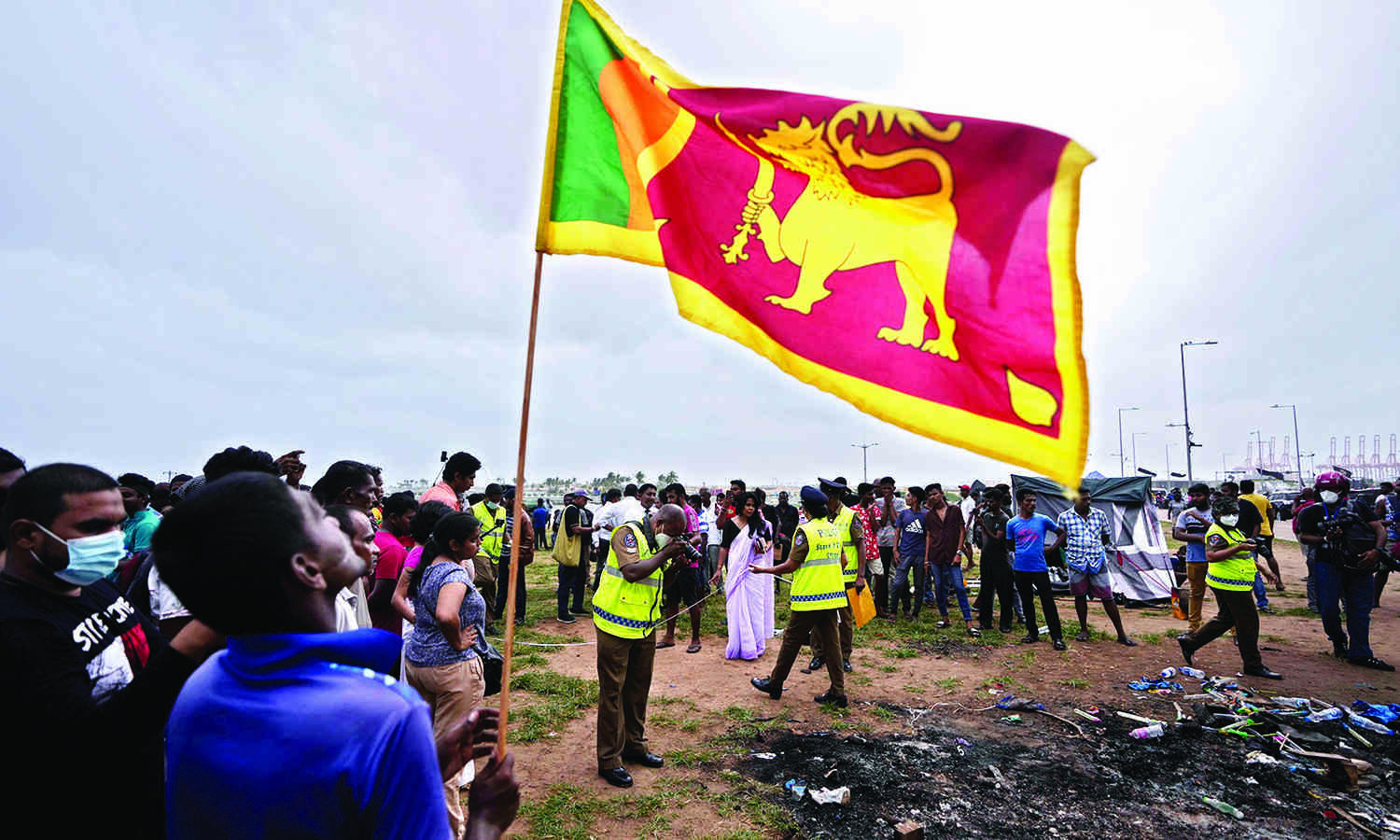 Lanka crisis: Defence Ministry orders tri-forces to open fire on rioters
