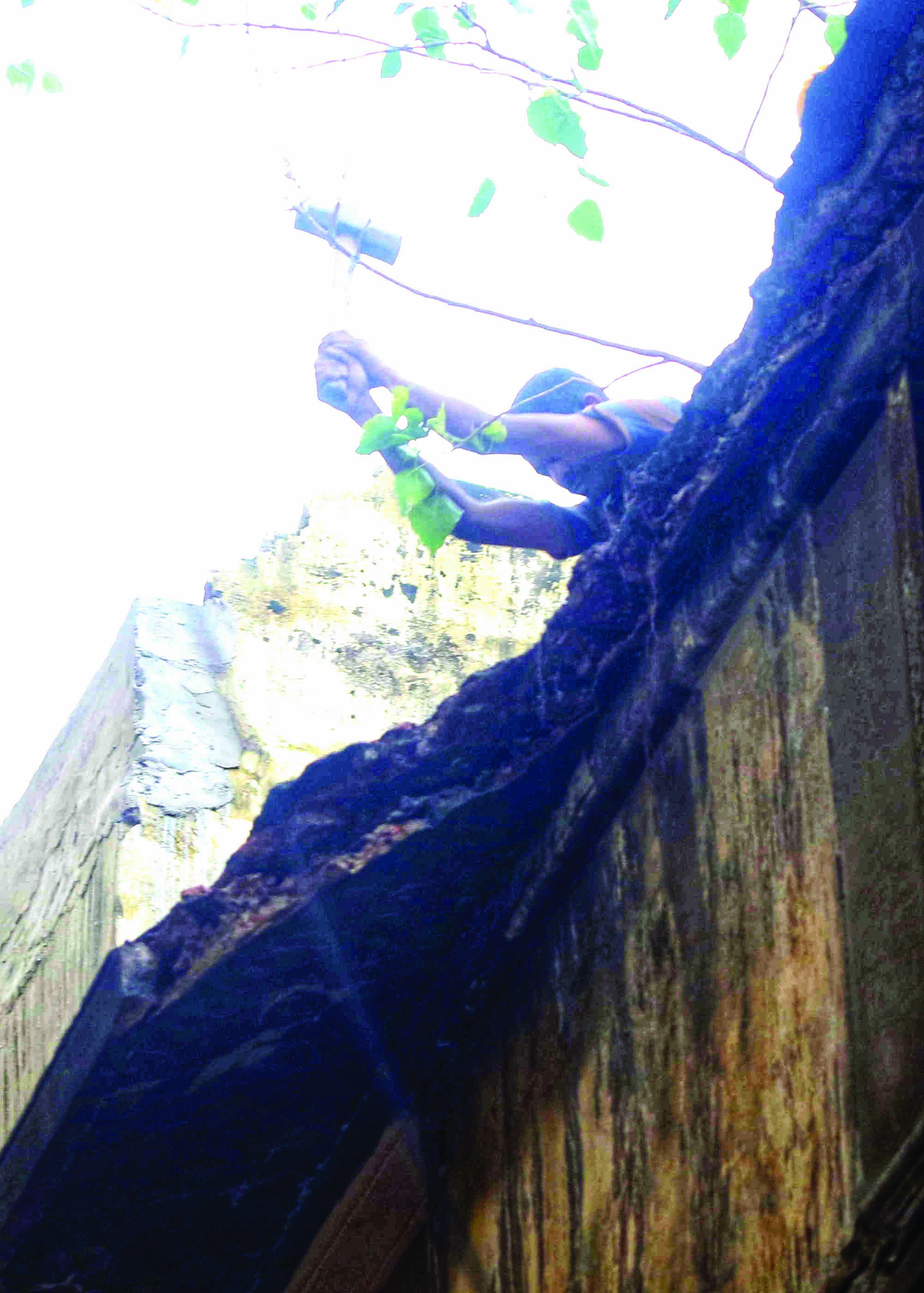 Two cops hurt as portion of old building collapses on them Two cops hurt as portion of old building collapses on them
