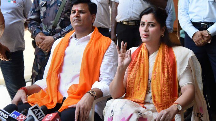 Will end Shiv Senas corrupt rule: Navneet, Ravi Rana Will end Shiv Senas corrupt rule: Navneet, Ravi Rana