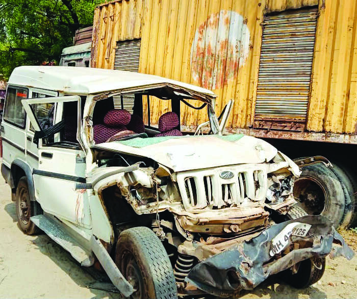 Accident on Yamuna Expressway leaves 5 dead Accident on Yamuna Expressway leaves 5 dead